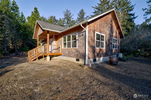 $425,000 | 33310 Douglas Drive