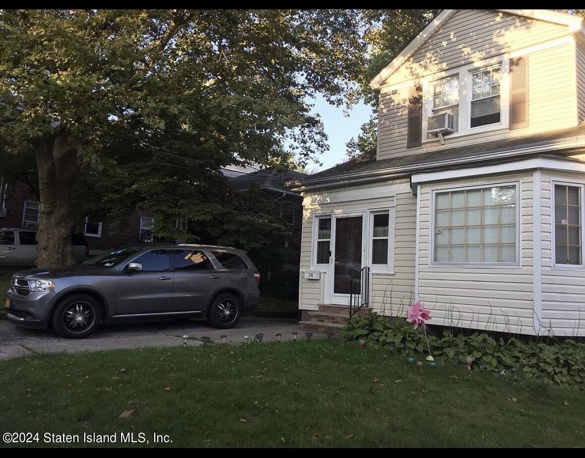 a view of a car in front of a house