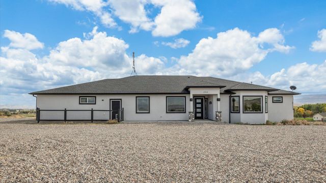 $975,000 | 1314 12 Road | Pheasant Fields