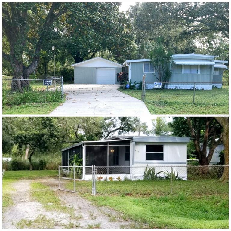 a view of a house with backyard