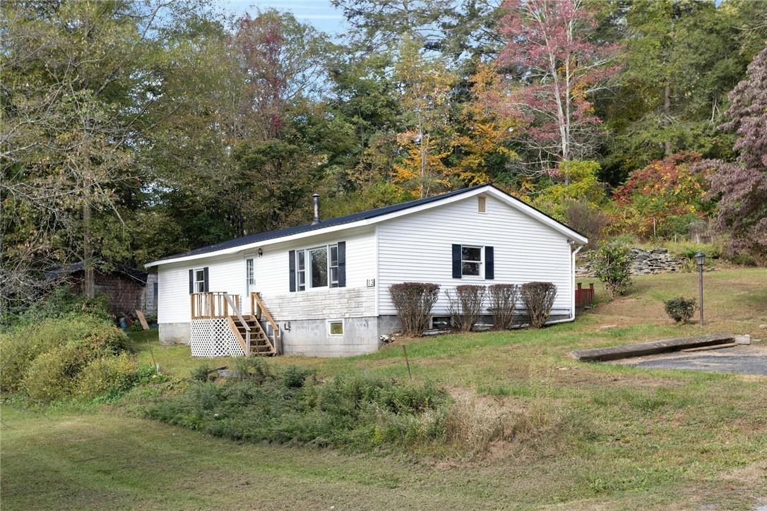 a view of a house with a yard