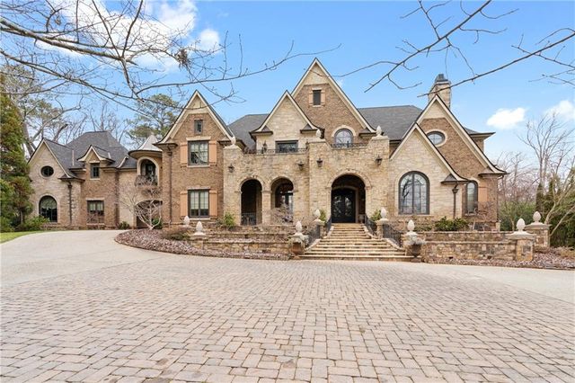 $7,950,000 | 895 West Paces Ferry Road Northwest | Kingswood