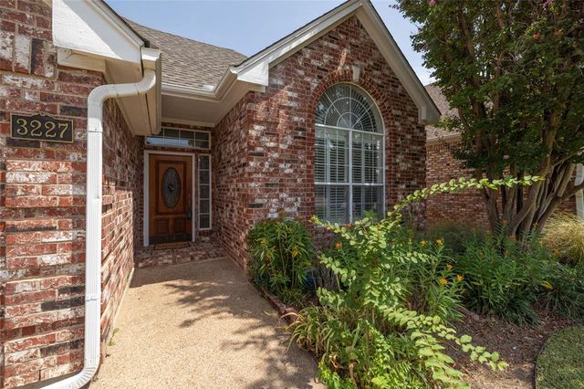 $369,000 | 3227 Village Oak Drive | Southwest Arlington