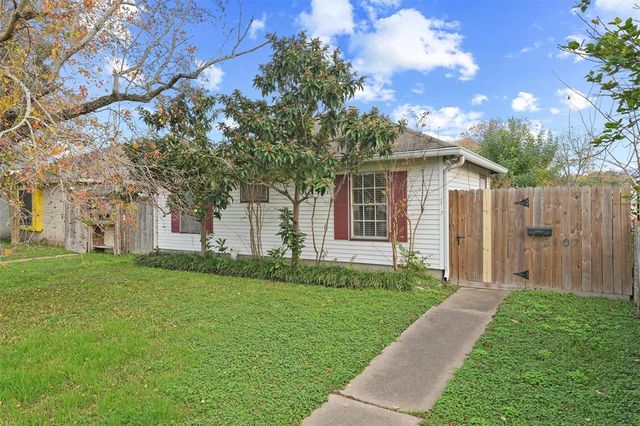 $1,450 | 2107 North San Antonio Avenue | Old Town District