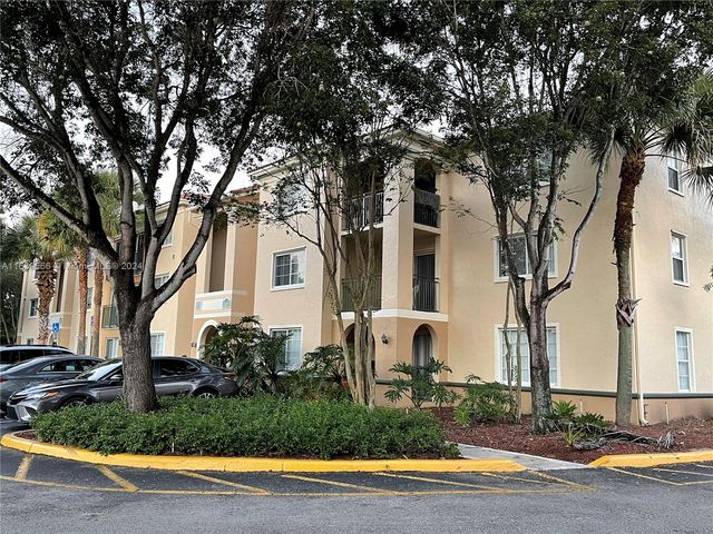 $2,700 | 2457 Centergate Drive, Unit 207 | Miramar Town Center