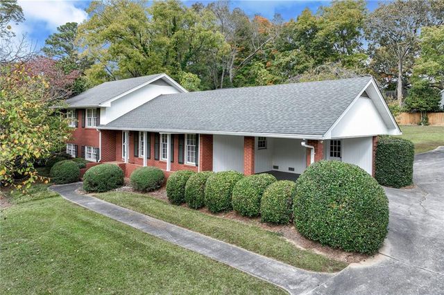 $695,000 | 908 Holly Drive | Gainesville