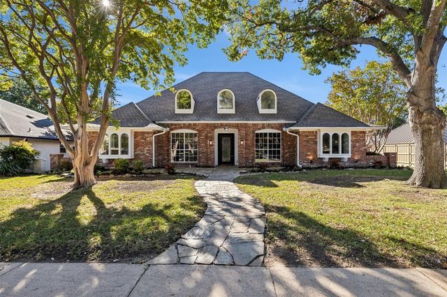 $899,000 | 9608 Vista Oaks Drive | Lake Highlands