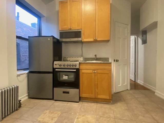 $2,925 | 236 East 13th Street, Unit 26 | East Village