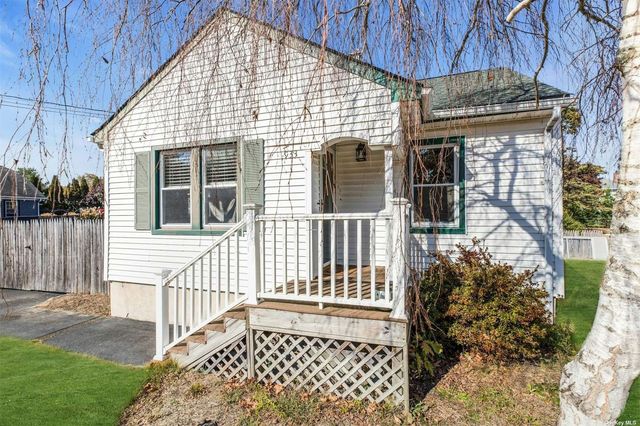 $479,000 | 933 Maple Street | Bohemia