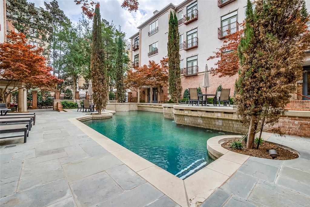 a view of a water fountain in front of a building