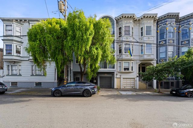 $929,000 | 423 Waller Street, Unit 9 | Hayes Valley