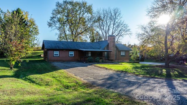 $339,000 | 241 Pinecrest Court | Wittenburg Township - Alexander County