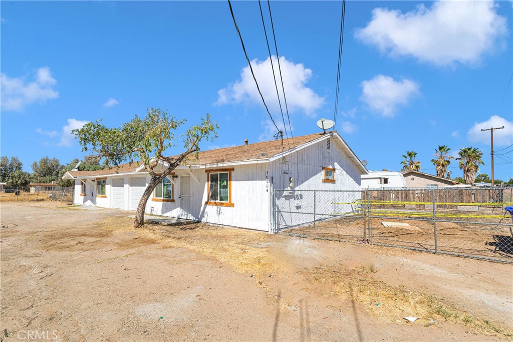 a view of a house with a big yard