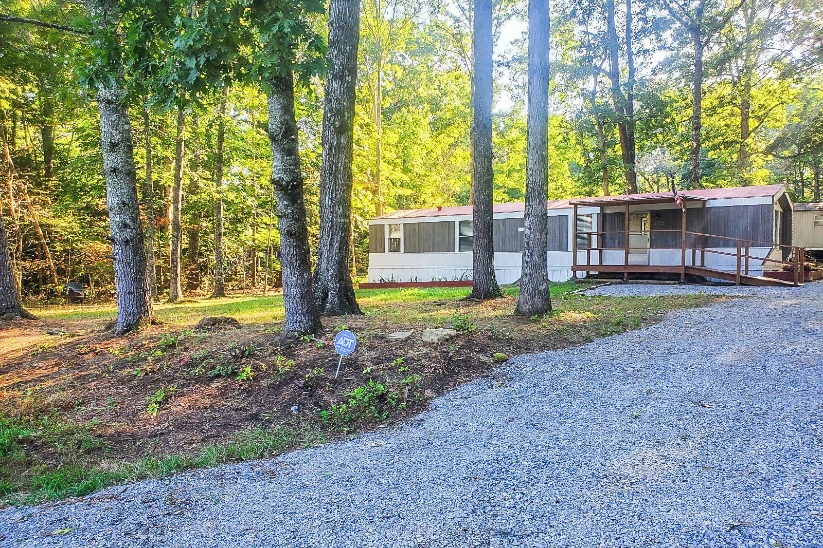 a view of a house with backyard and tree