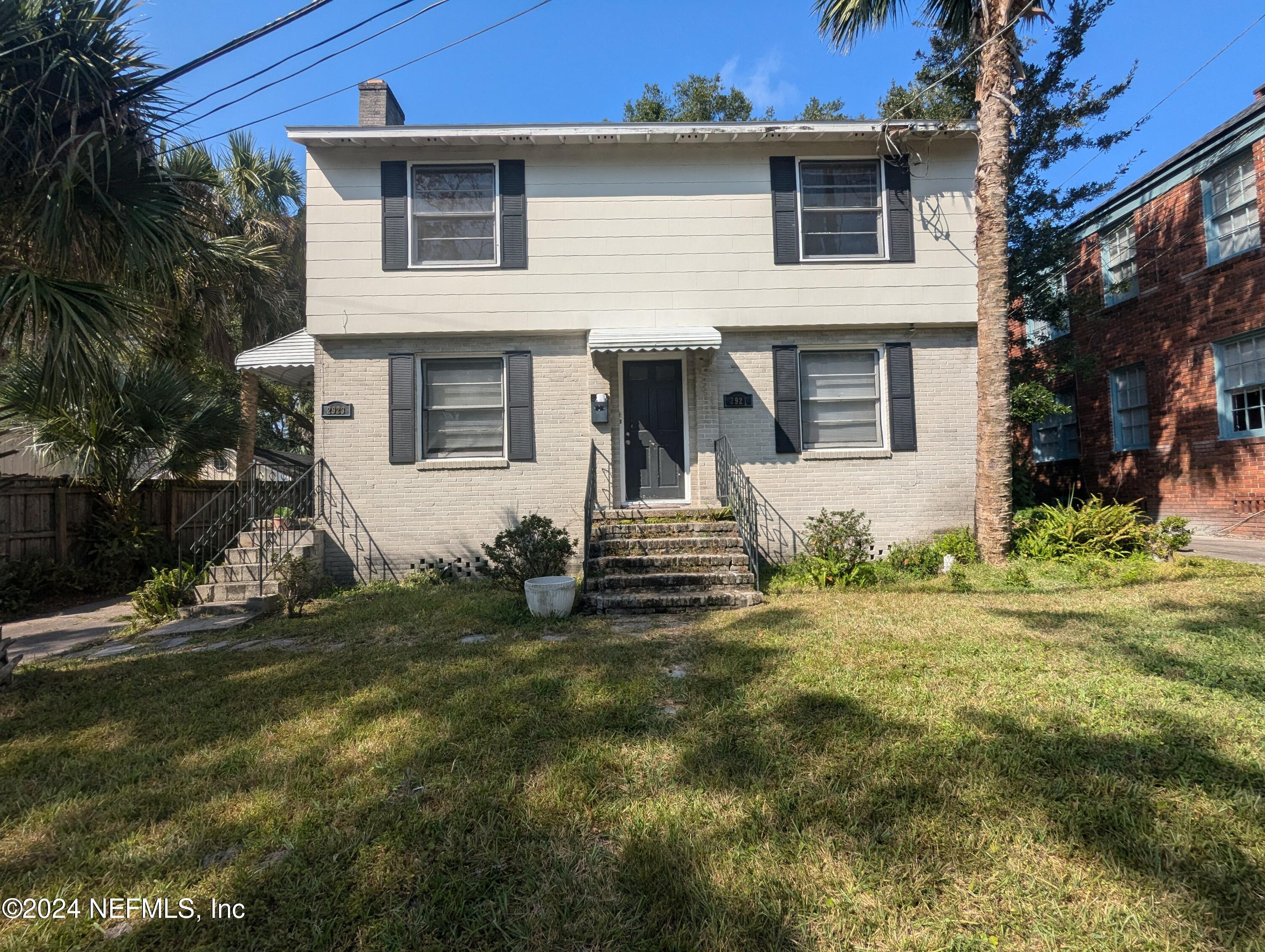 a view of a house with a yard