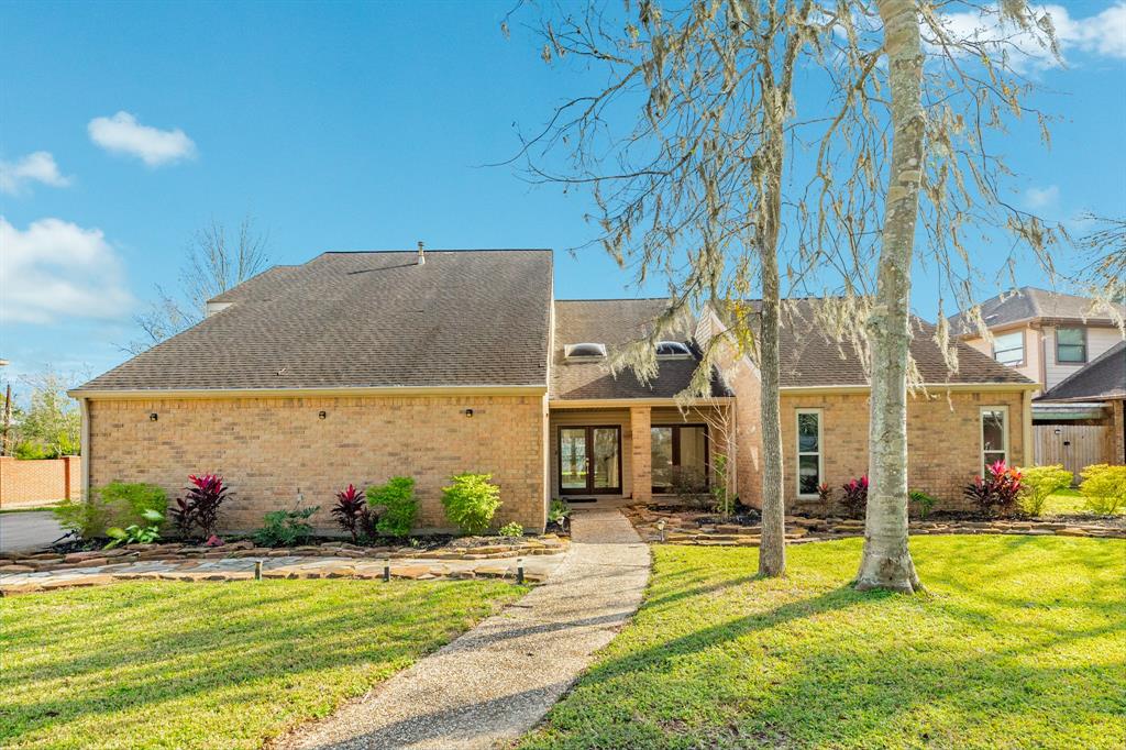 a view of a house with swimming pool and a yard