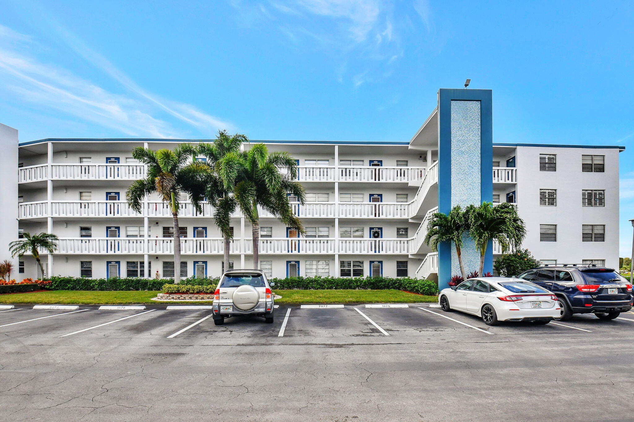 a view of yard with a car park front of a building