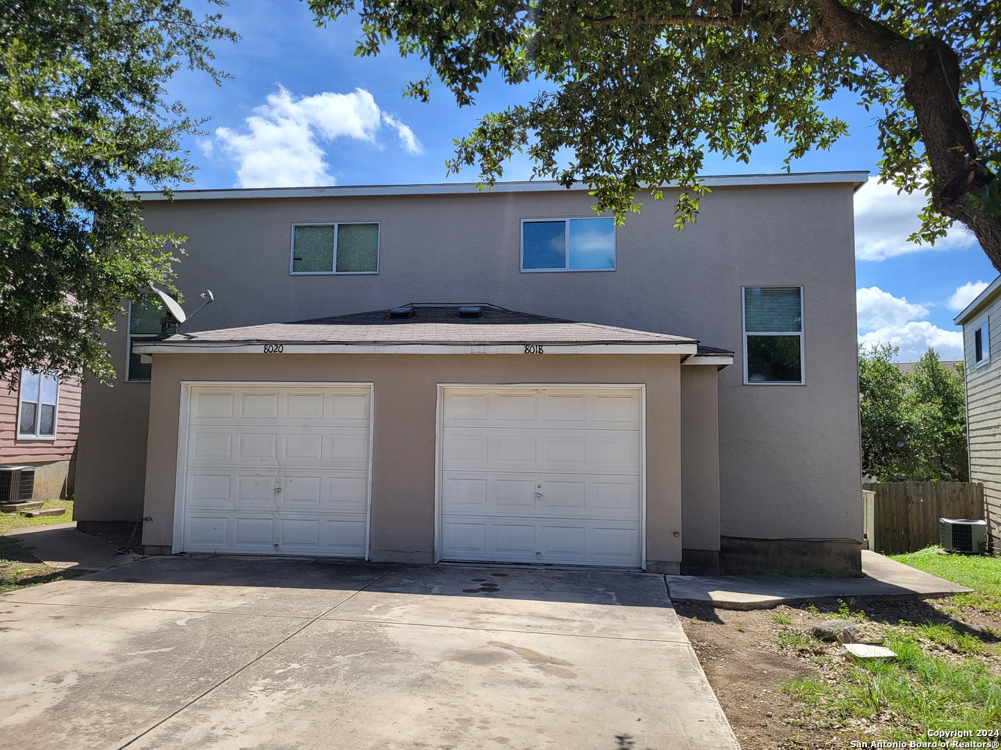 a front view of house with yard