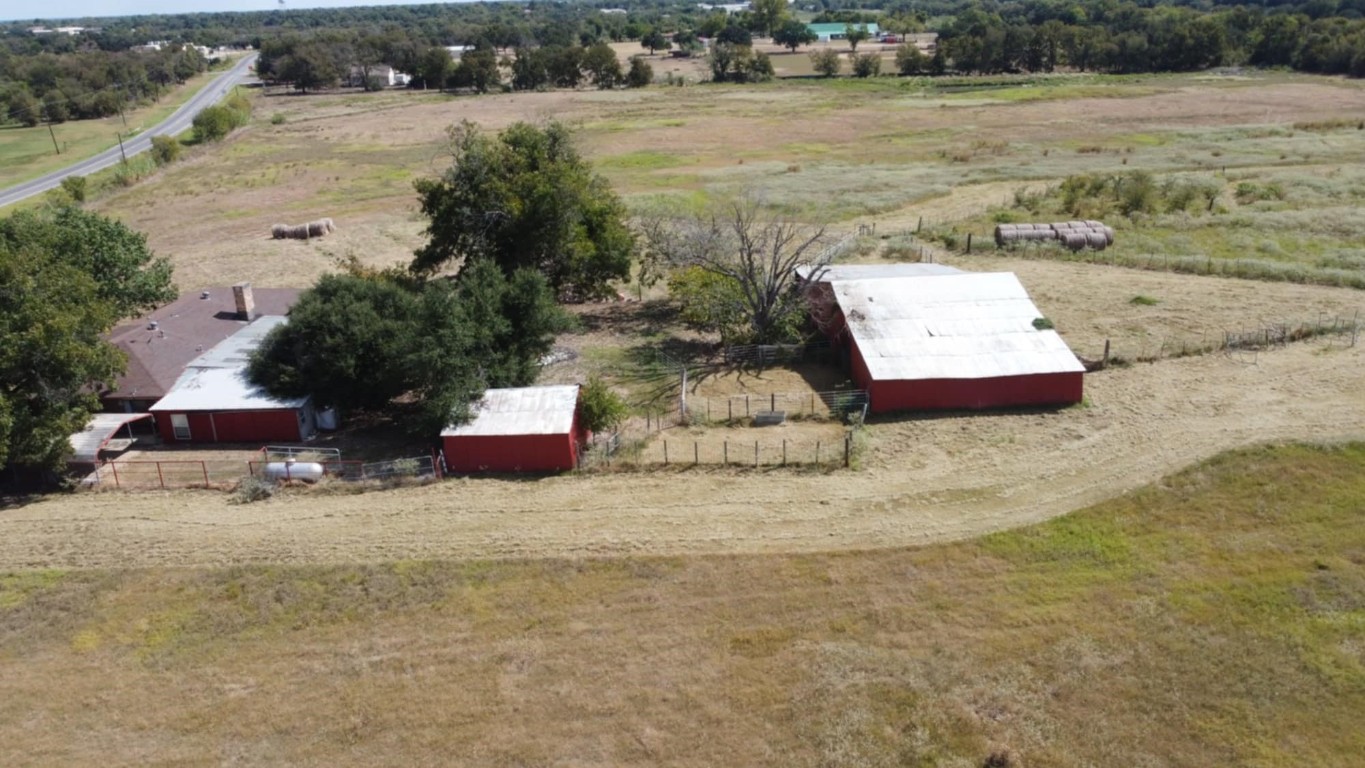 a view of a yard