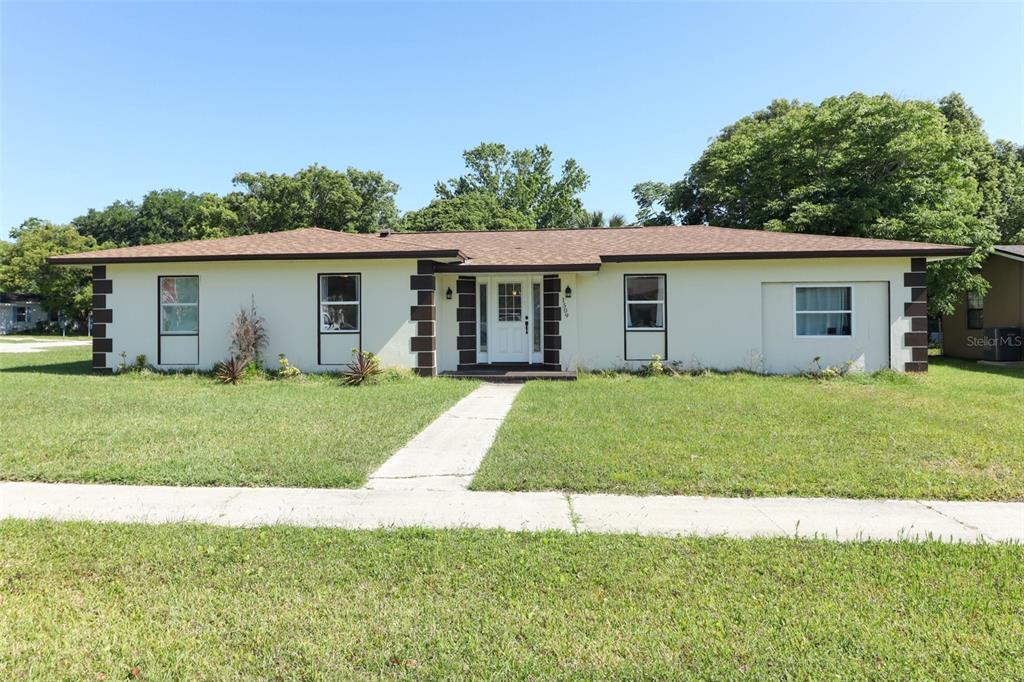 a view of a house with a yard