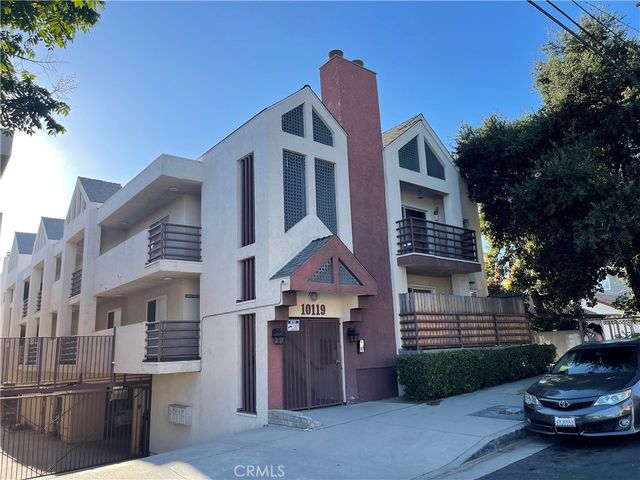 $3,900 | 10119 Pinewood Avenue, Unit 208 | Sunland-Tujunga