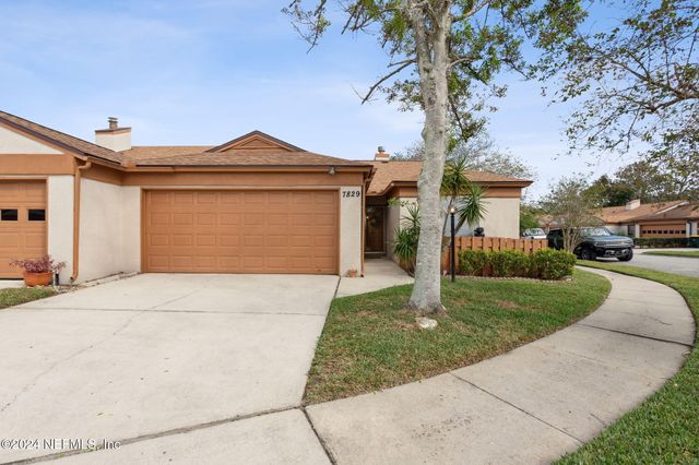 $295,000 | 7829 Fawn Brook Circle West | Baymeadows