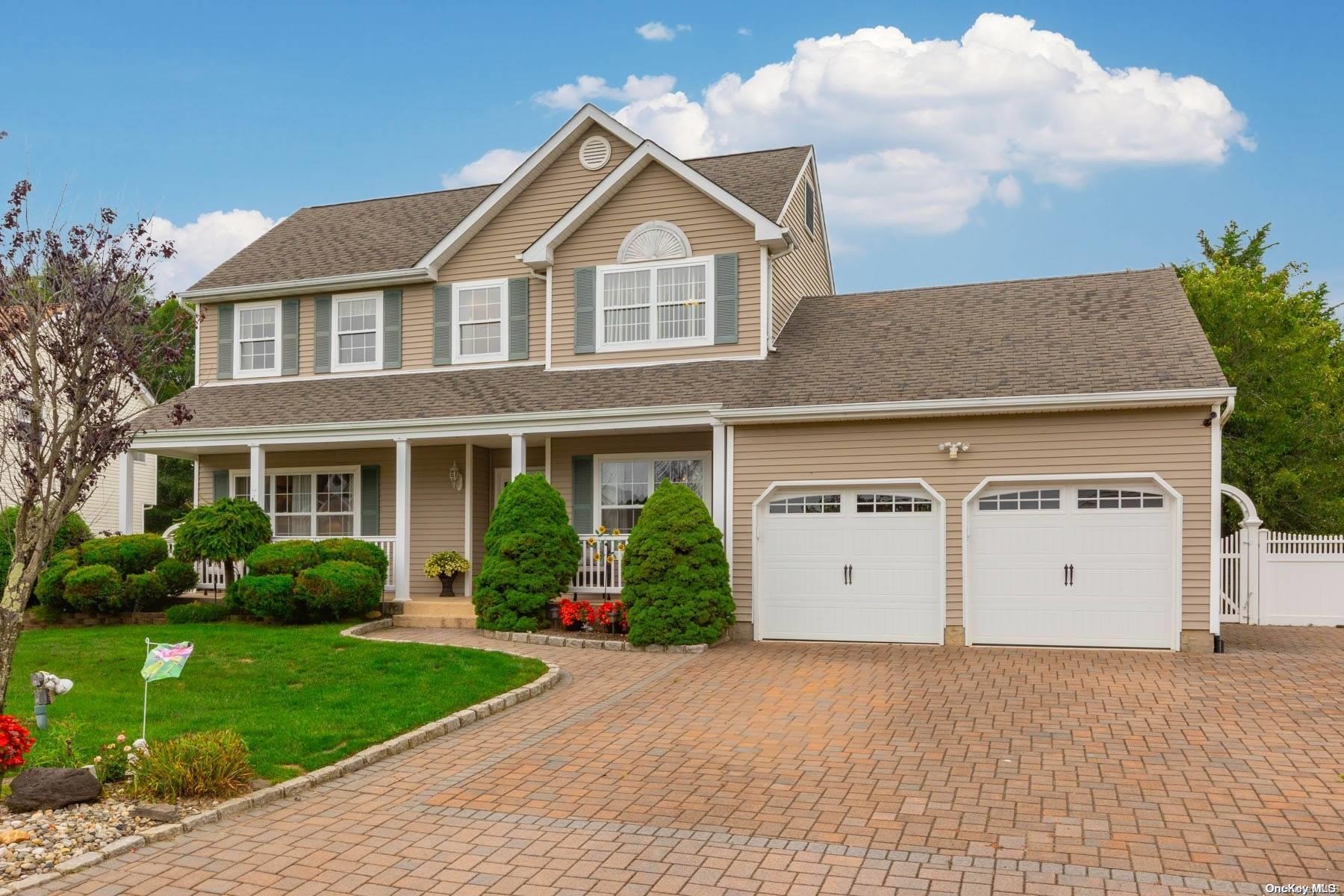 Covered Porch & 3 car paver driv