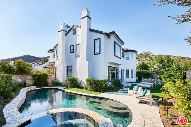 $2,250,000 | 904 Blackbourne Point | Oak Park