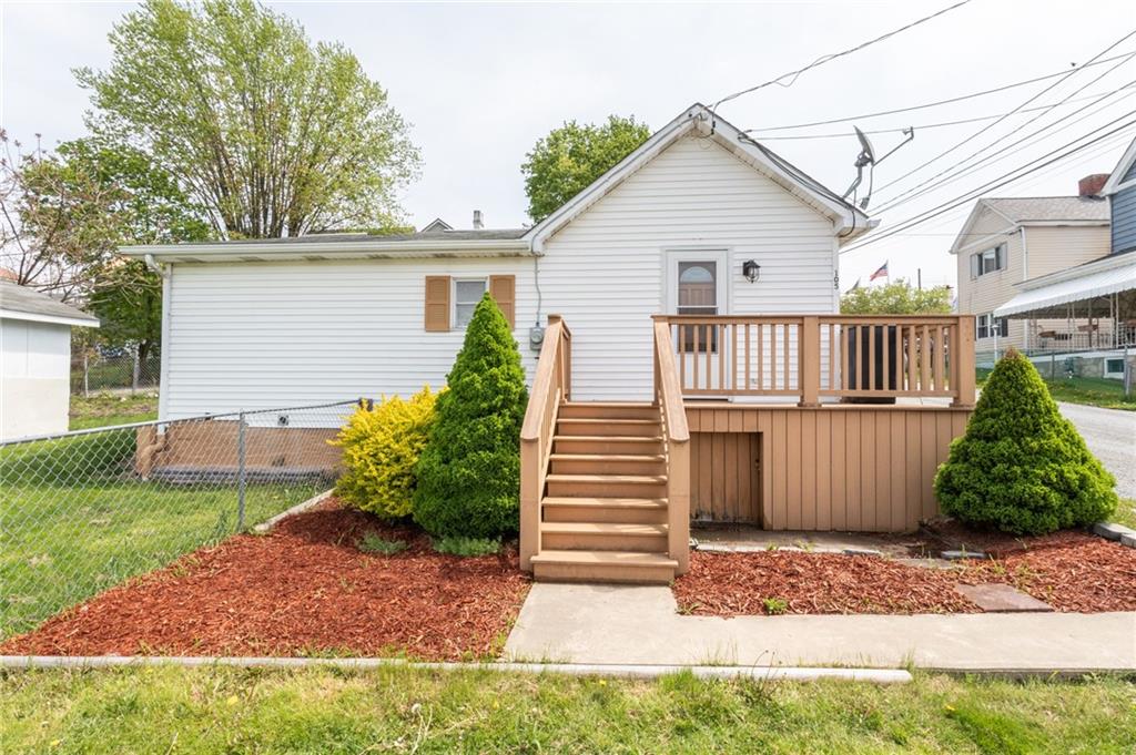 a view of front of house with a yard