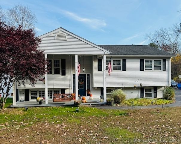 $399,900 | 430 Wauregan Road | Killingly