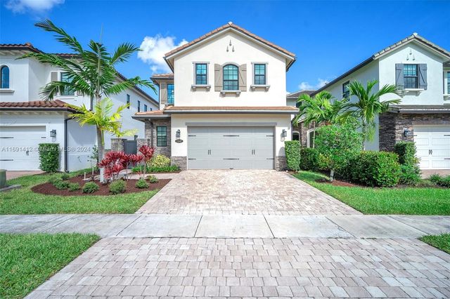 $879,000 | 11847 Southwest 13th Court | Pembroke Lakes South