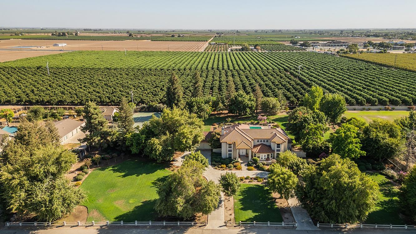 Amazing Country Estate with pool and tennis court.