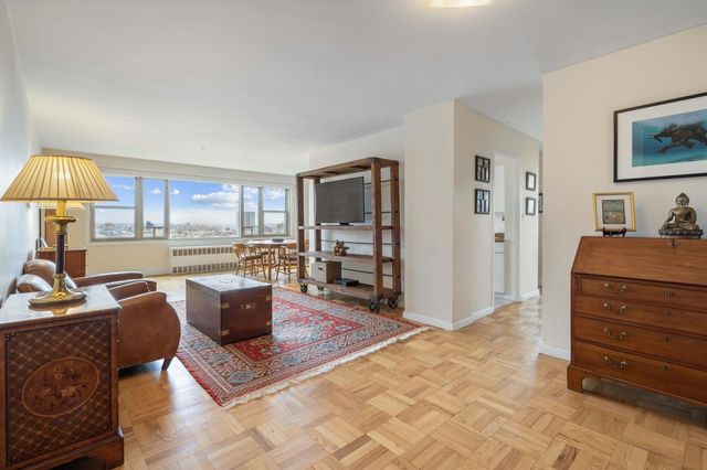 $1,079,500 | 900 West 190th Street, Unit 10G | Hudson Heights