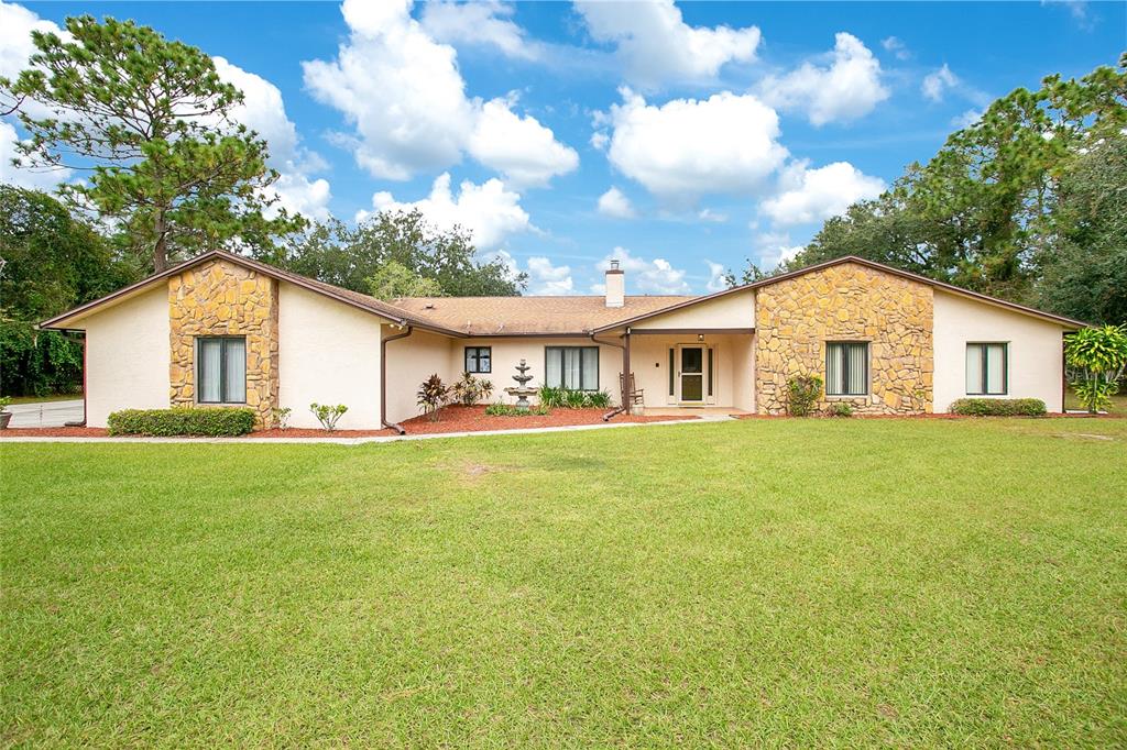 a view of a house with a backyard