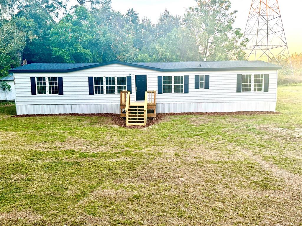 a view of a house with a backyard