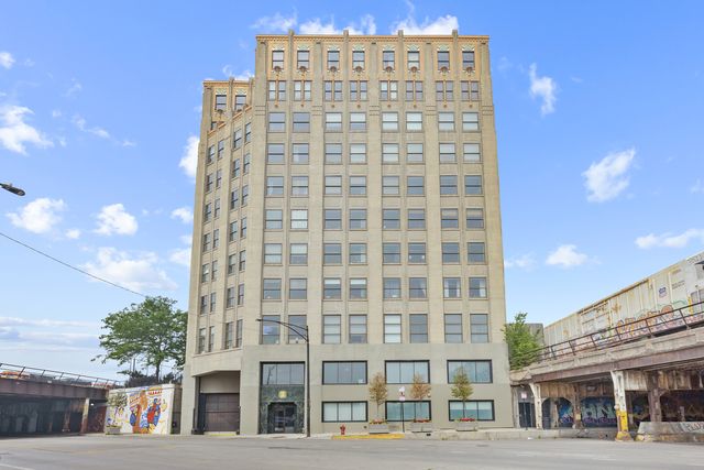 $2,400 | 1550 South Blue Island Avenue, Unit 1118 | University Station