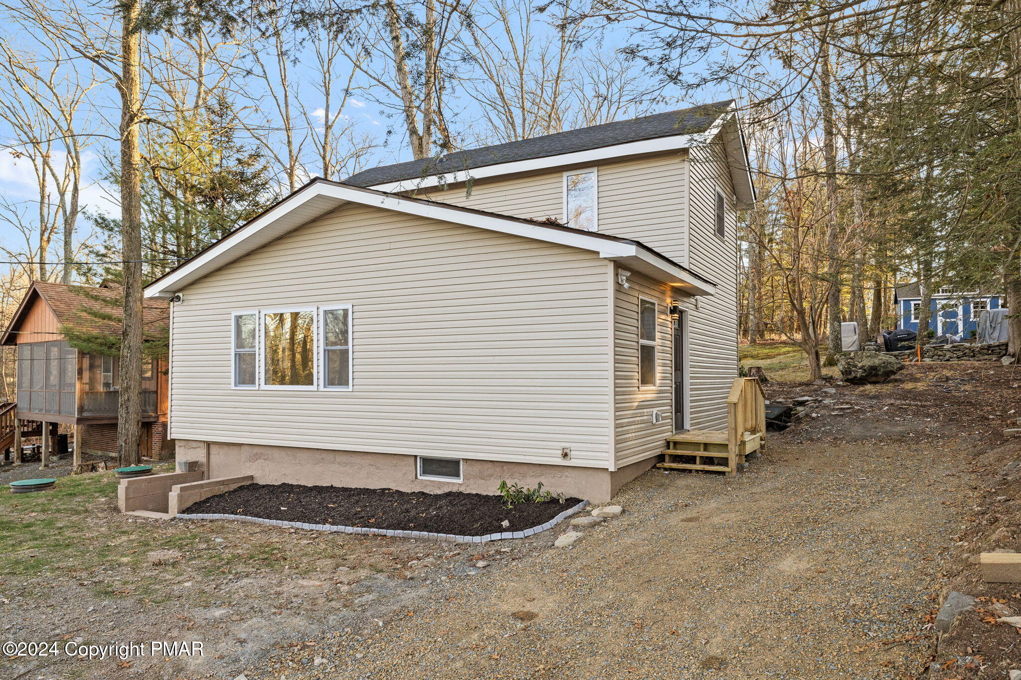 a view of a house with a yard