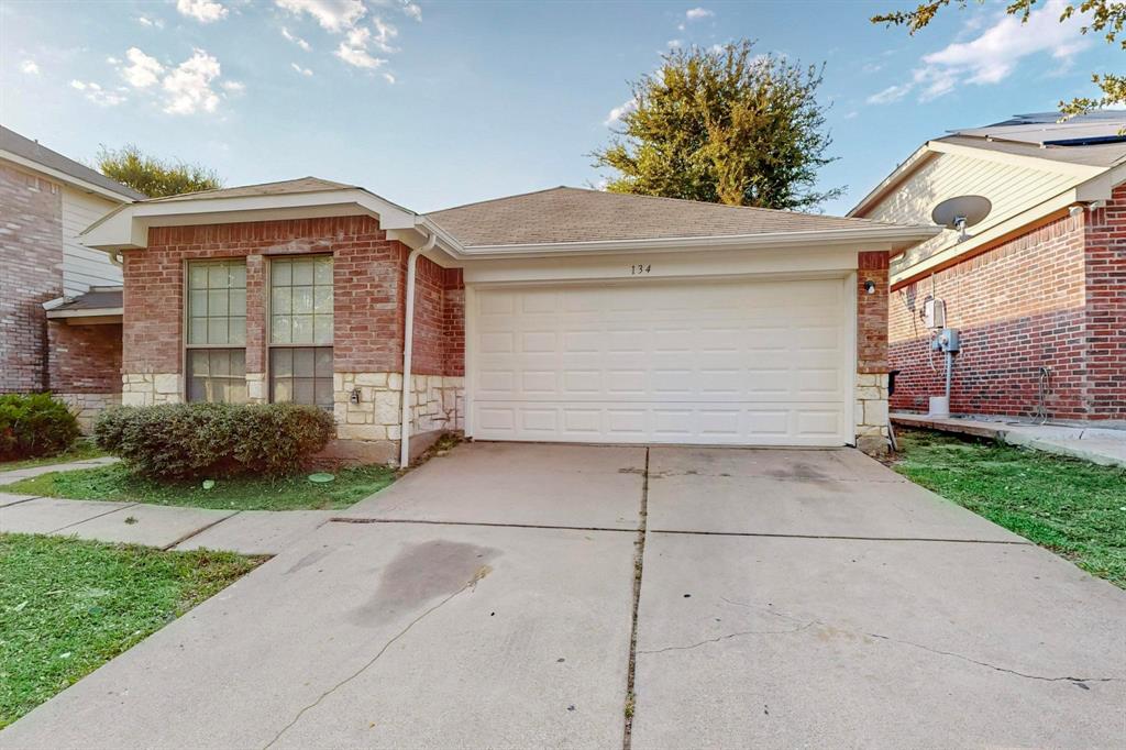 a front view of house with yard