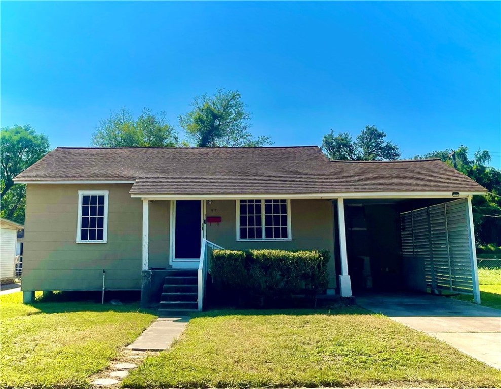 a view of a house with a yard