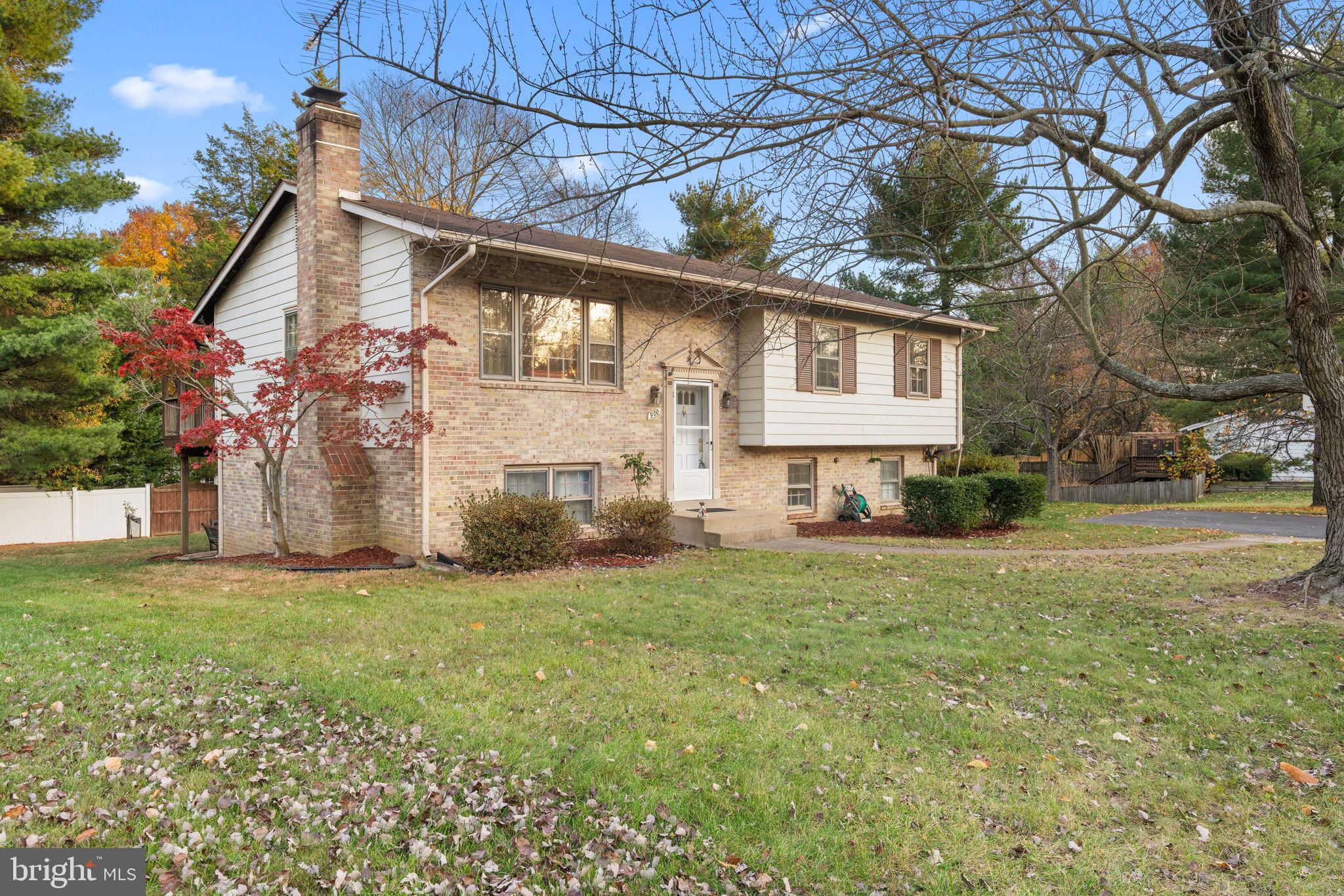 a view of a yard in front of house