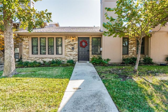 $380,000 | 10724 Sandpiper Lane, Unit 18 | North Dallas