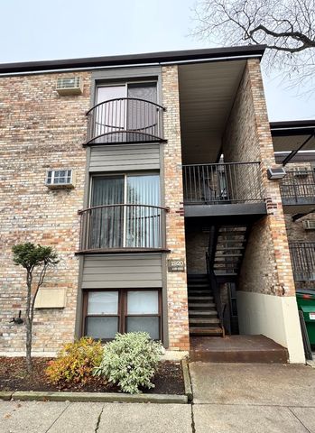 $1,800 | 1920 Cherry Lane, Unit 219 | Northbrook