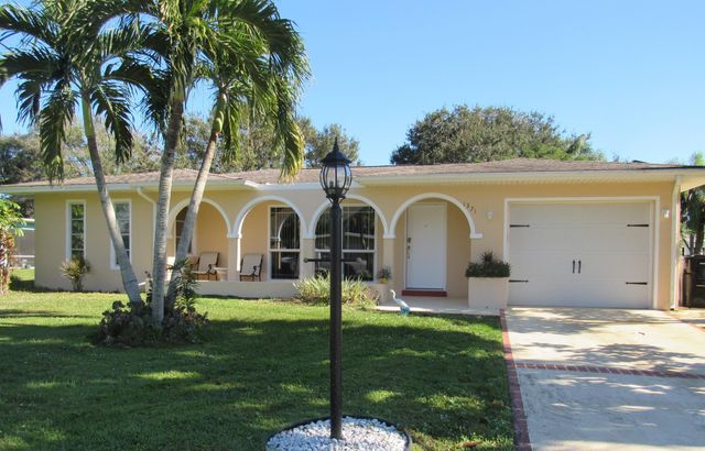 $454,900 | 1371 Southeast San Souci Lane | Sandpiper Bay