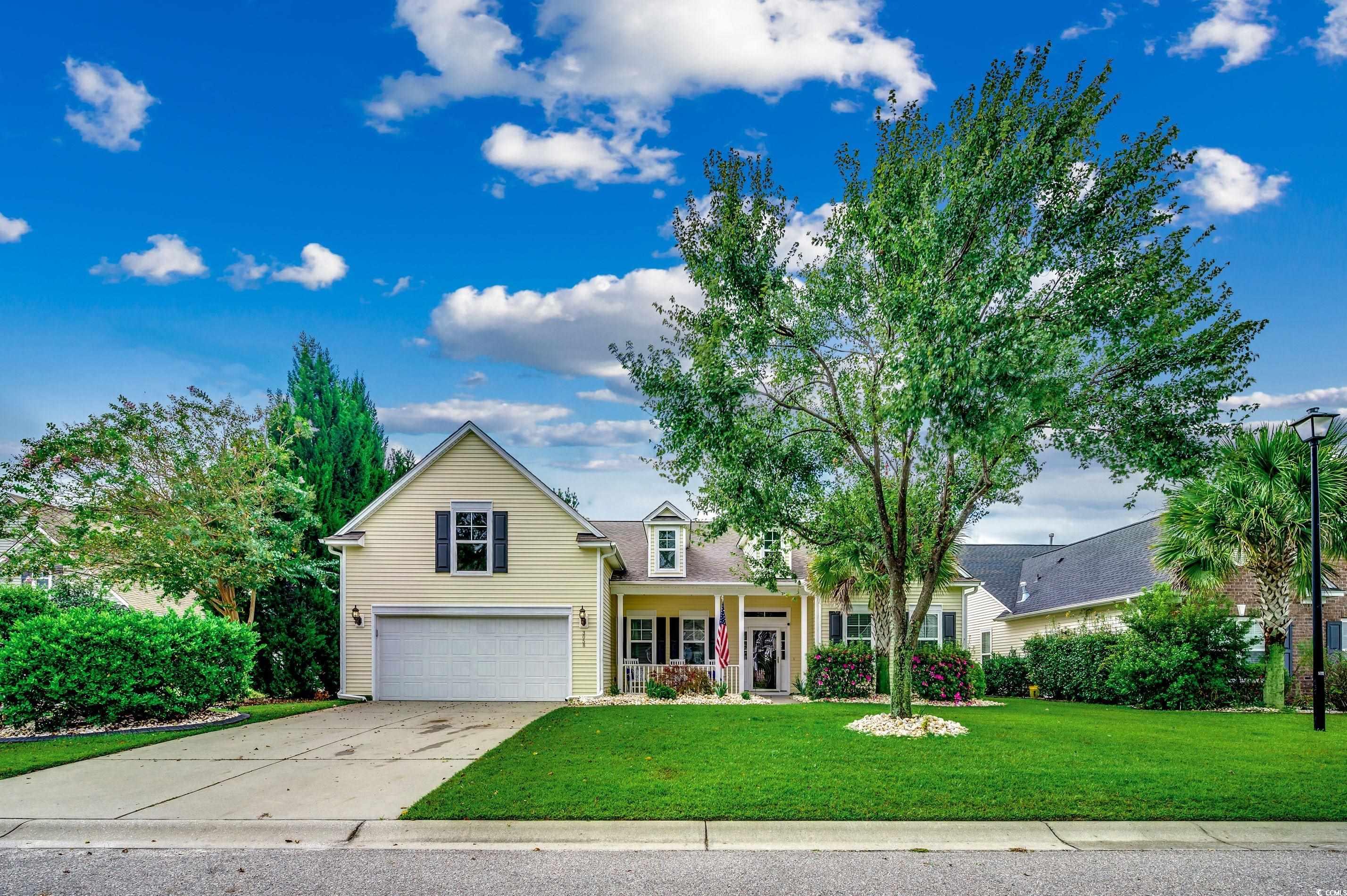 View of front of house with a garage and a front l