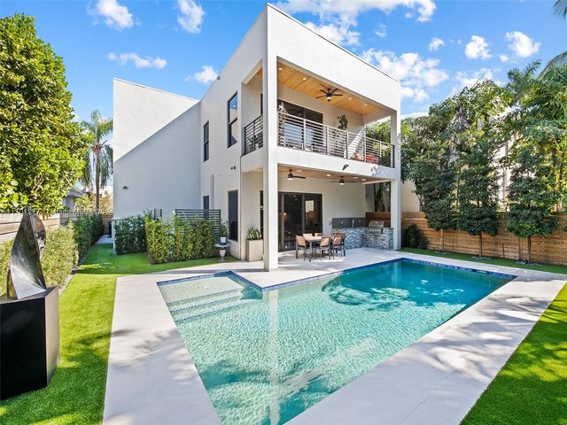 $2,900,000 | 739 Northeast 17th Way | Victoria Park