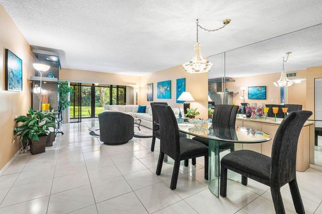 $279,000 | 5087 Oakhill Lane, Unit 315 | Boca Delray