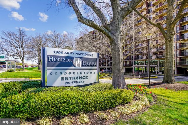 $2,100 | 1300 Army Navy Drive, Unit 321 | Arlington Ridge