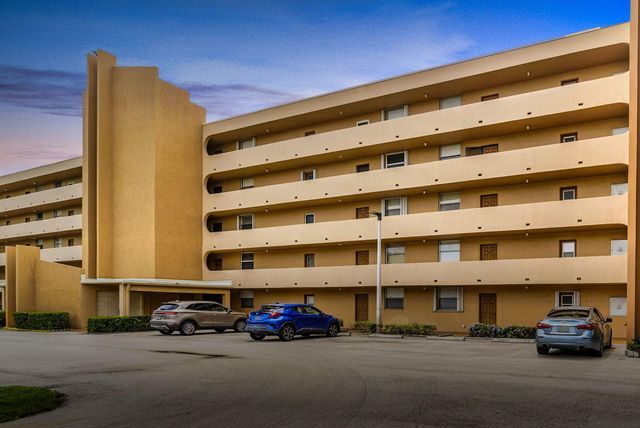 $359,000 | 5301 Northwest 2nd Avenue, Unit 206 | Boca Teeca