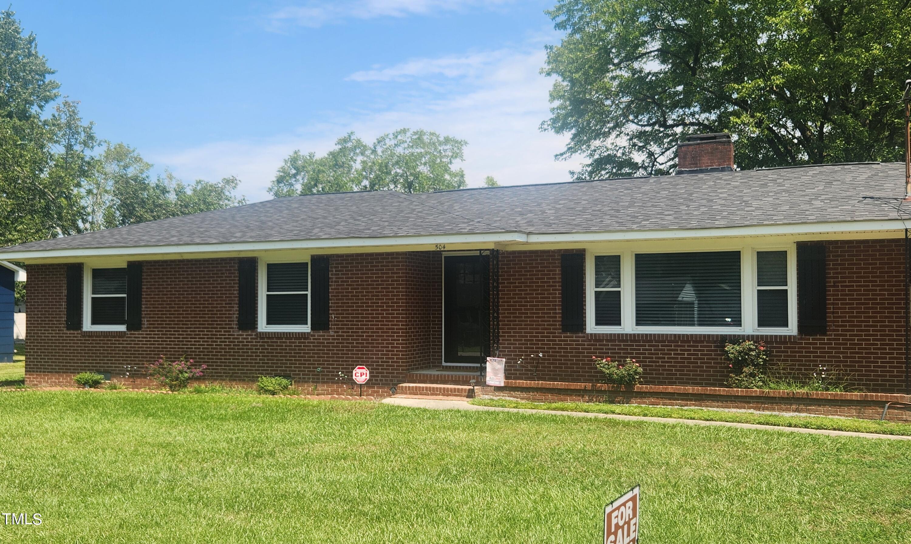 a front view of house with yard