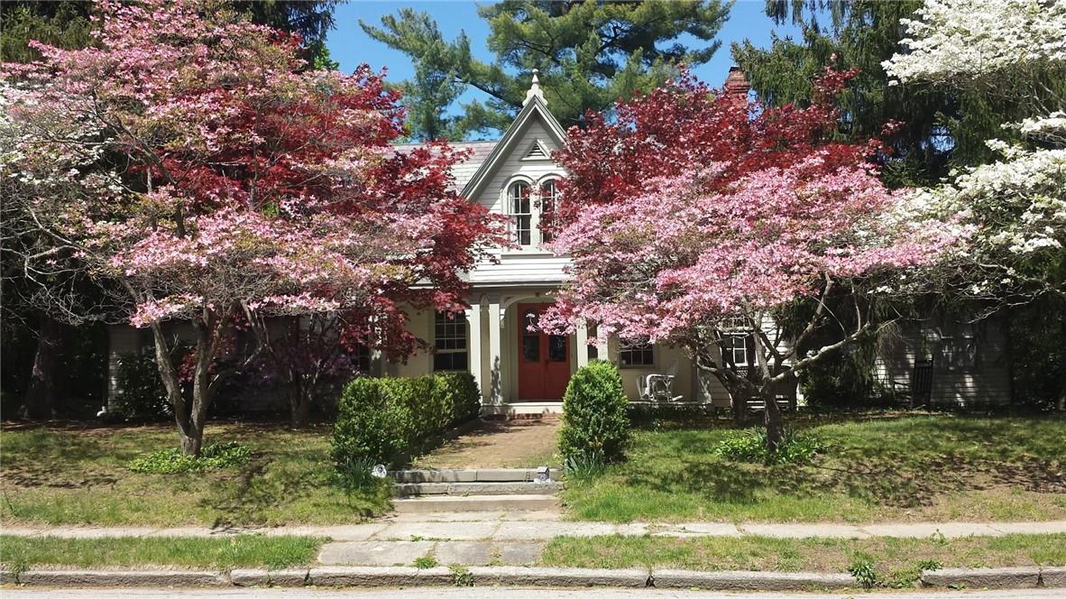 a front view of house with yard